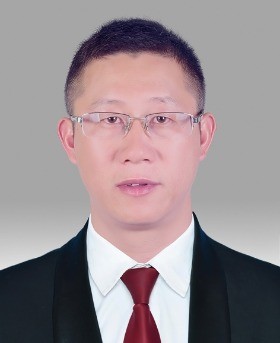 巫在东